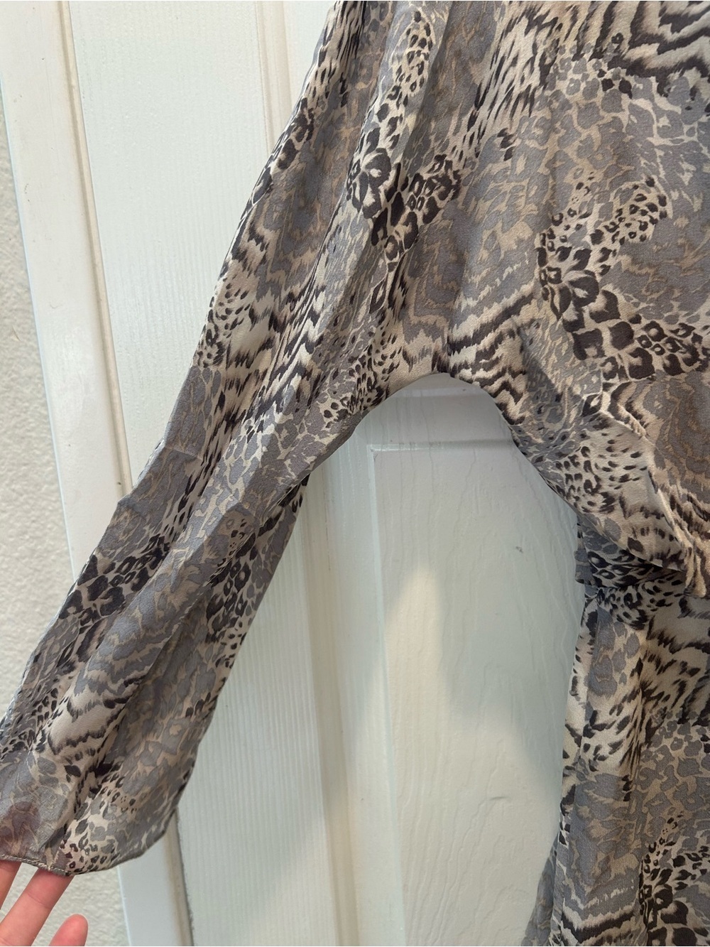 Elizabeth and James Animal Print Draped Long Sleeve Mini Dress Size 4 - Picture 10 of 16